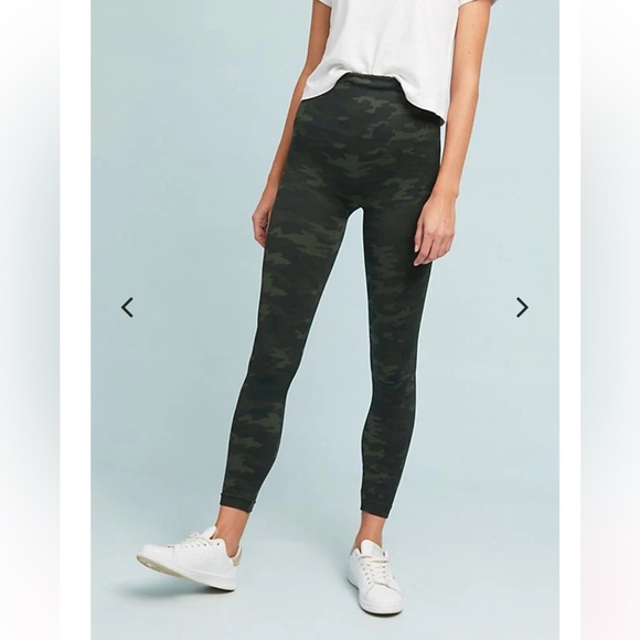 SPANX Seamless Shaping Leggings in Green Camo (Size M) - Picture 3 of 6